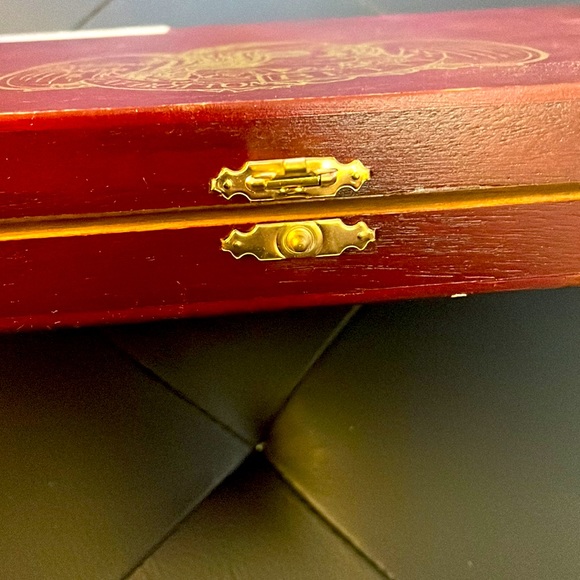 Fat Bottom Betty - Deadwood Tobacco Co. Wood Cigar Box with Metal Latch - Picture 5 of 8